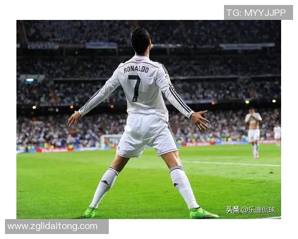 8号球衣足球明星雷的传奇之路与辉煌成就探秘